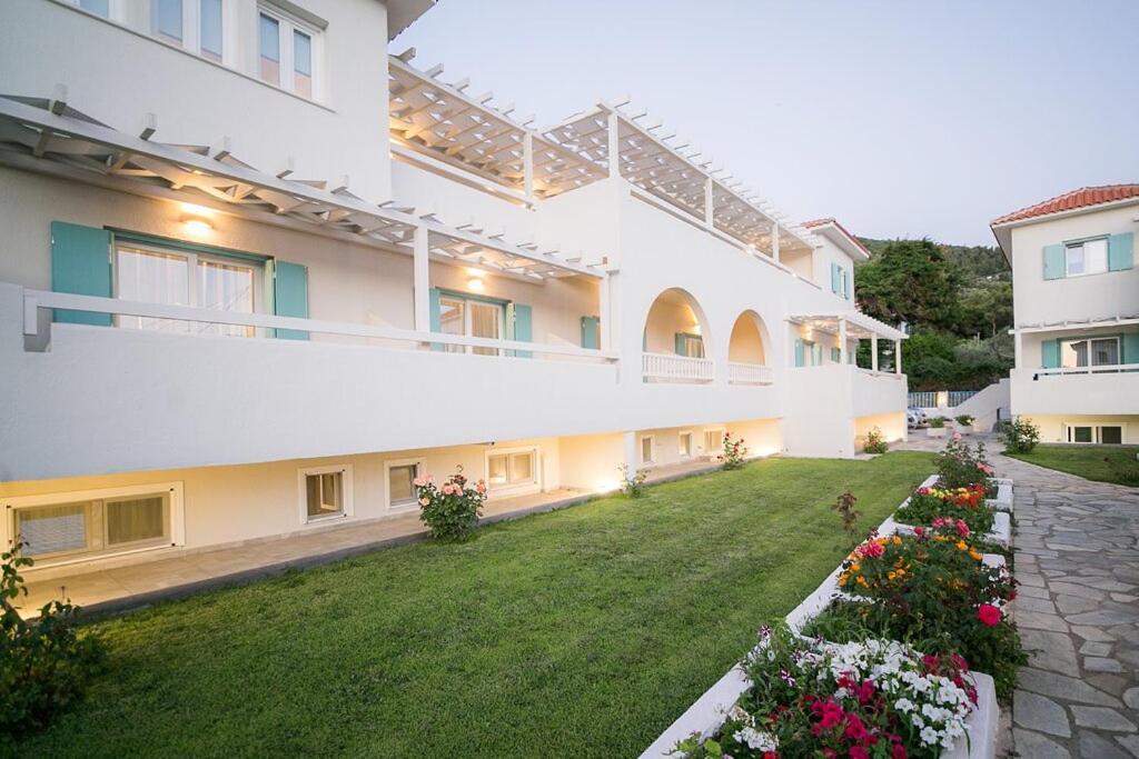 Sunrise Village Hotel Apartments Skopelos Town Exterior photo