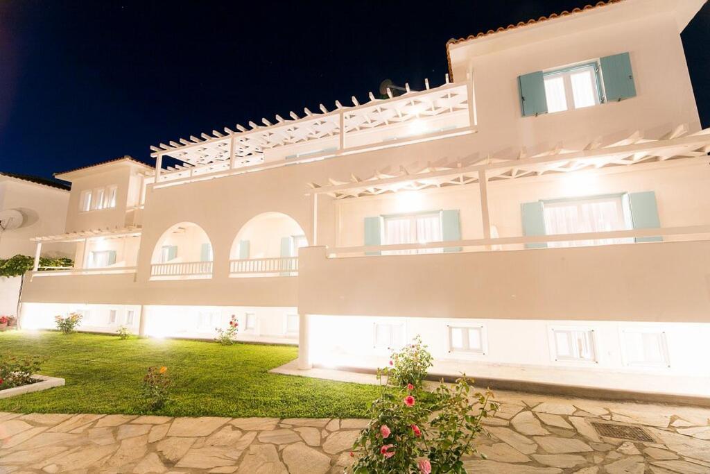 Sunrise Village Hotel Apartments Skopelos Town Exterior photo